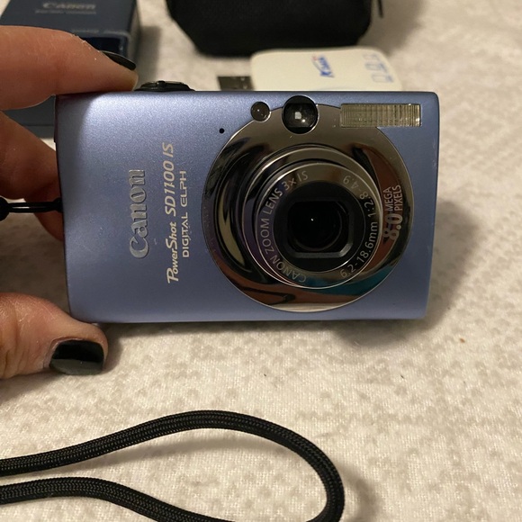 Canon PowerShot SD1100 IS Digital Elph - Blue - Picture 5 of 11